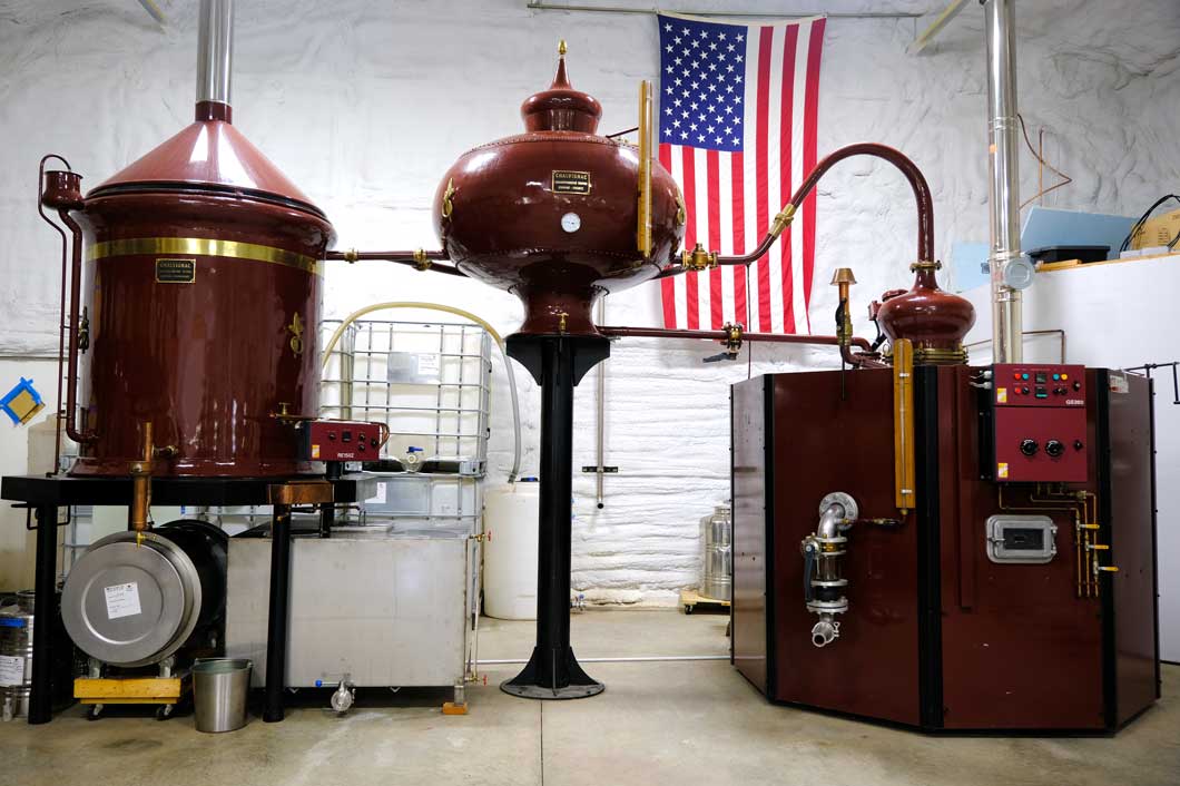 French alembic pot still